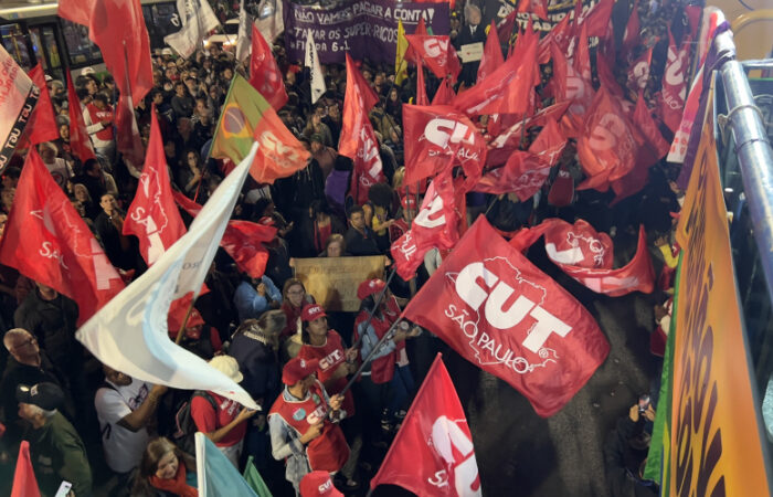 Isenção do IRPF, taxar bilionários e fim da escala 6x1 unem brasileiros em ato